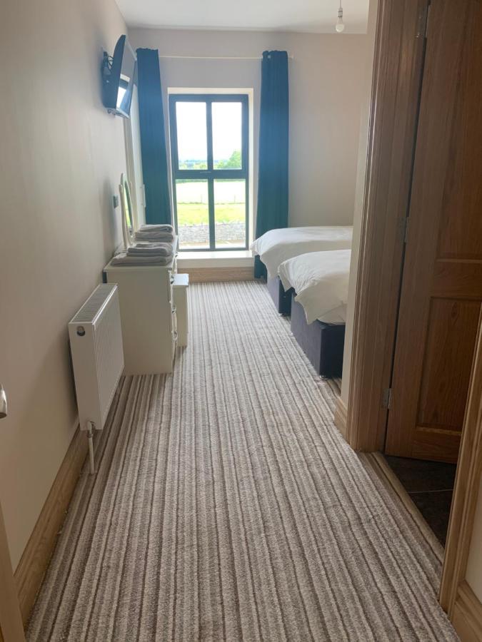 The Local Lodge Longford Esterno foto