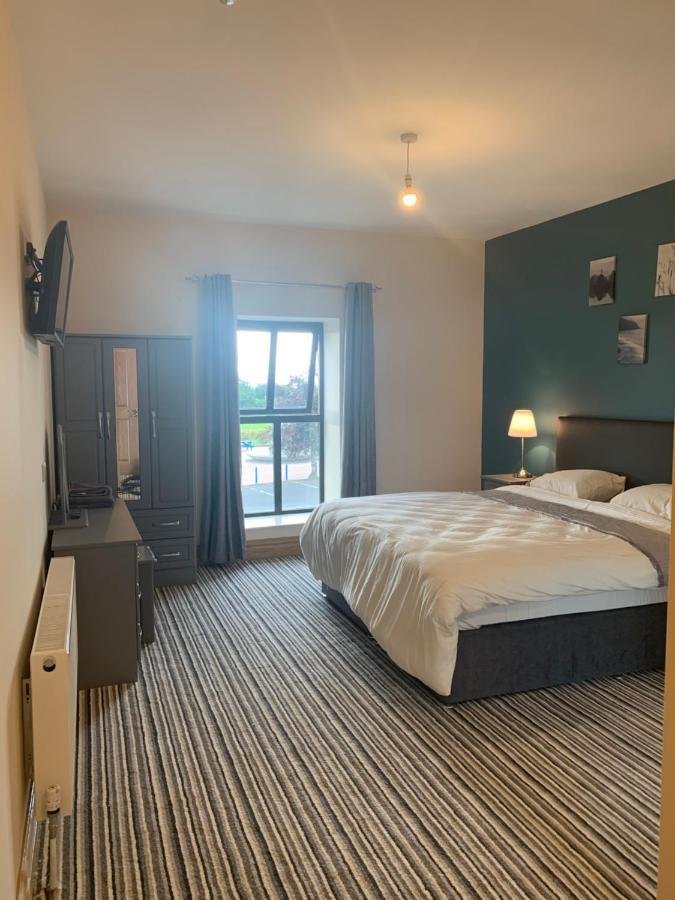 The Local Lodge Longford Esterno foto