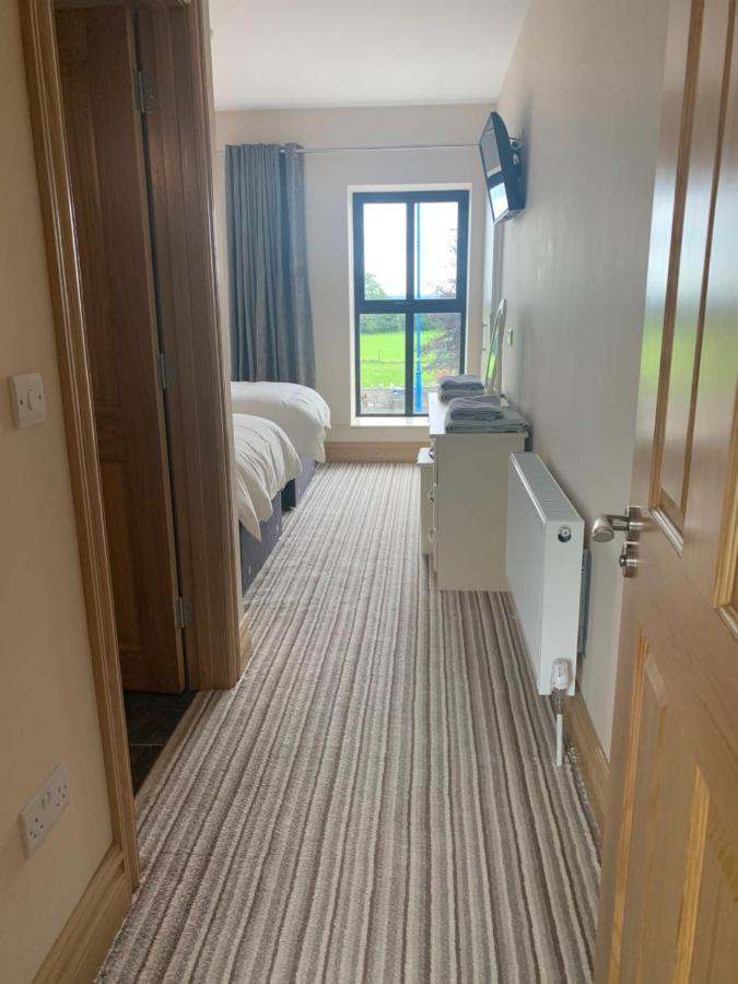 The Local Lodge Longford Esterno foto